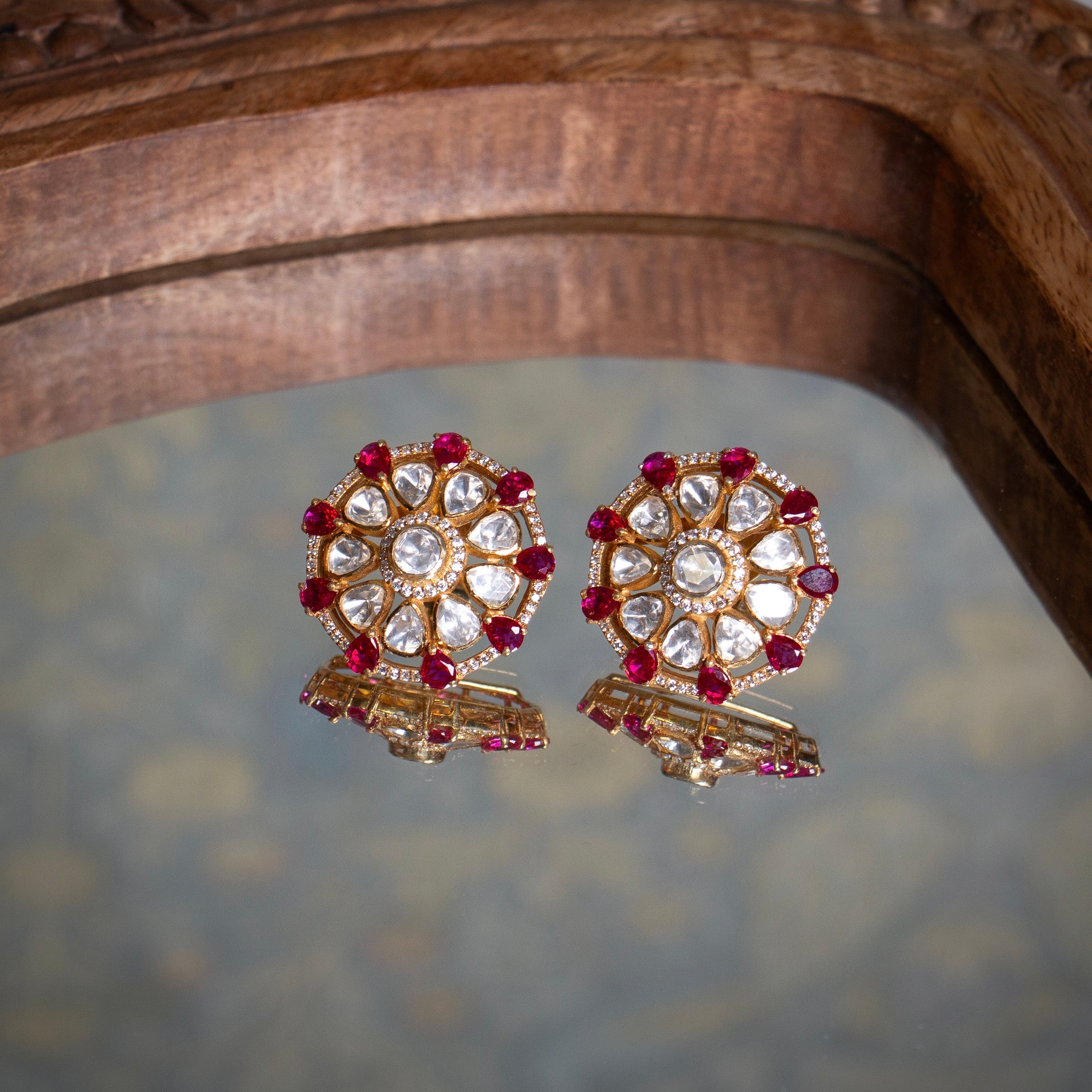 Laal Studs